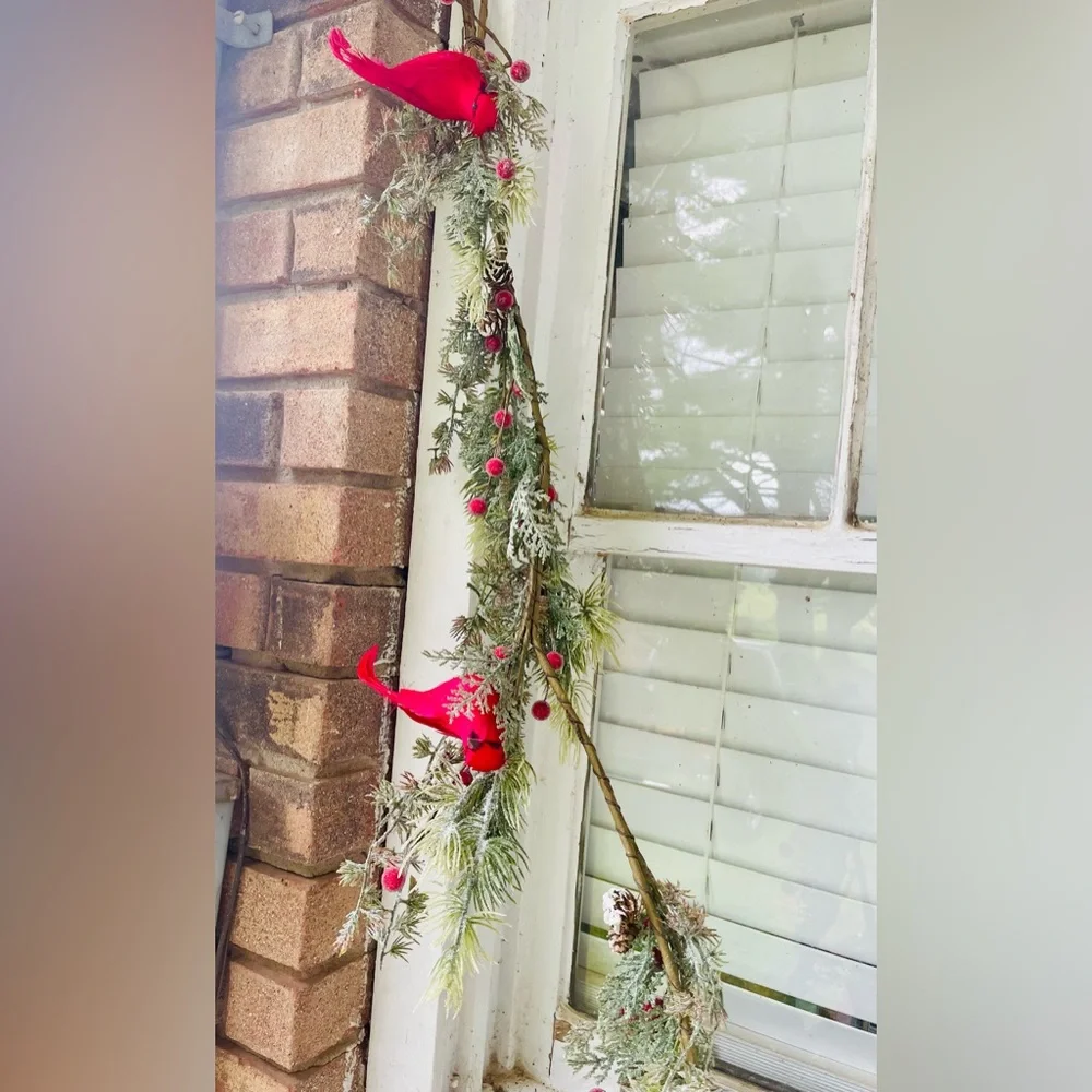 Icy Pine & Sugar Berry Cardinal Garland